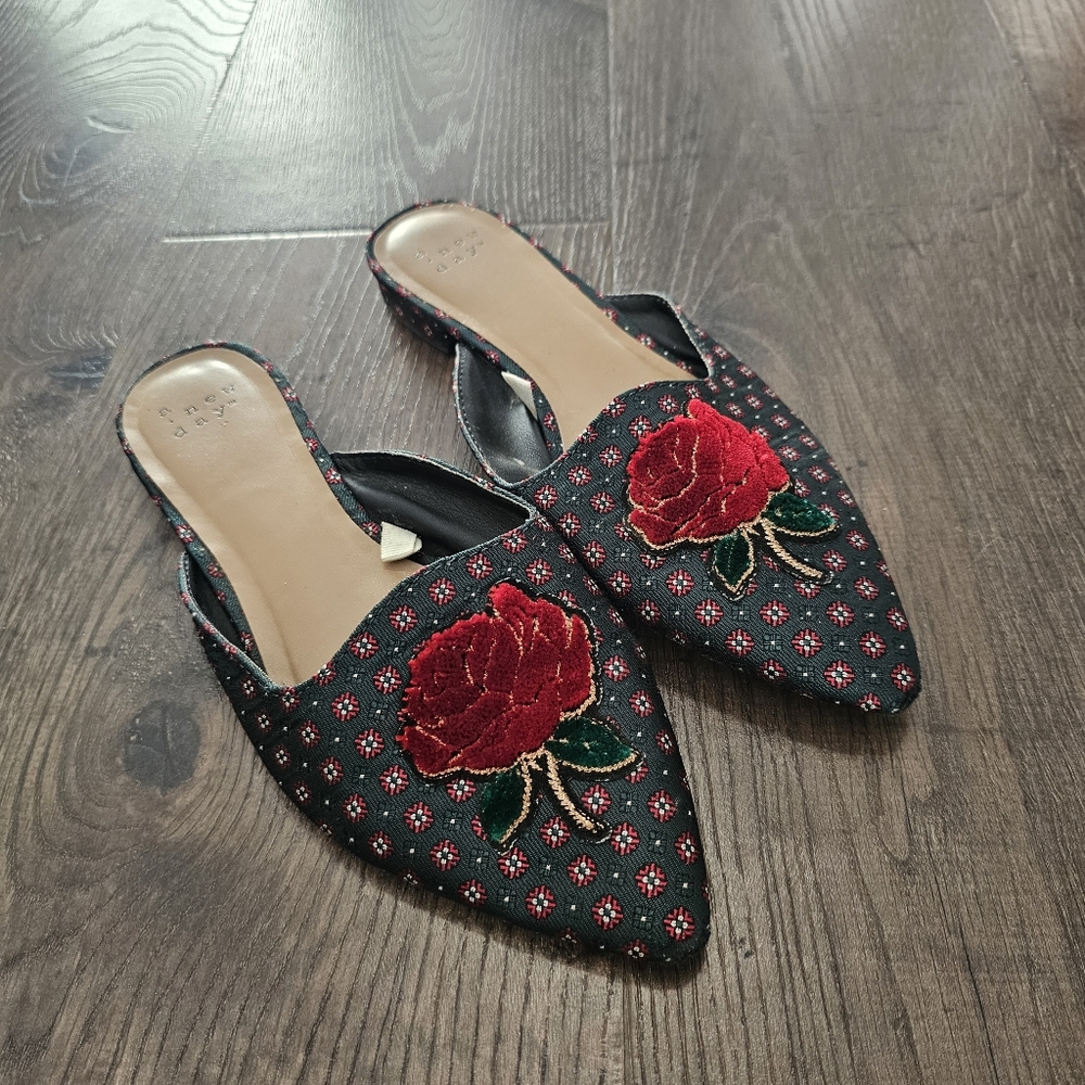 A New Day Rose Embroidered Mules Flats Sz 7
